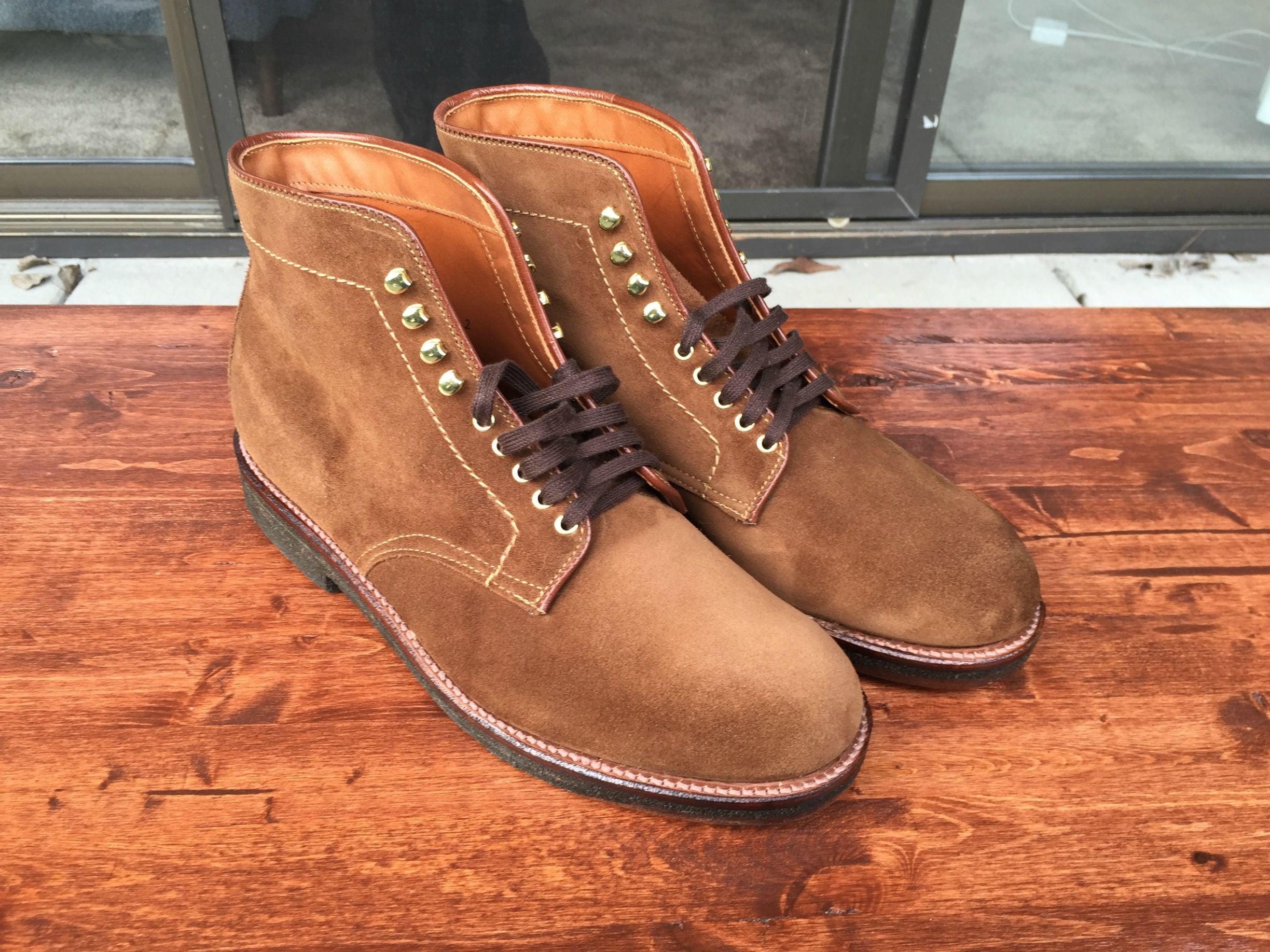 Read more about the article How to Clean Suede Shoes The Easy Way