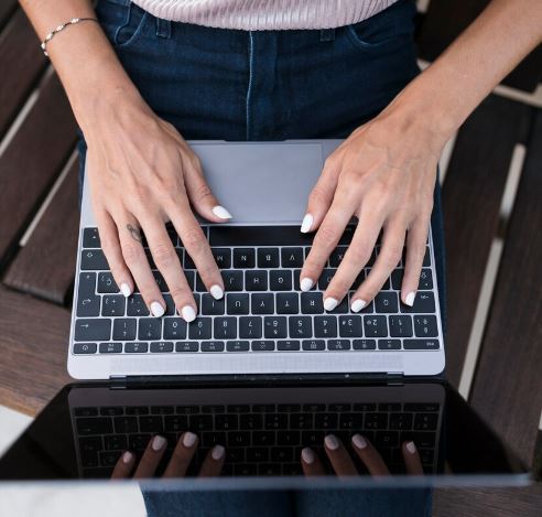 reparación bisagra de portátil en Valencia