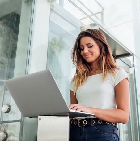 precio de cambiar pantalla portátil Packard Bell